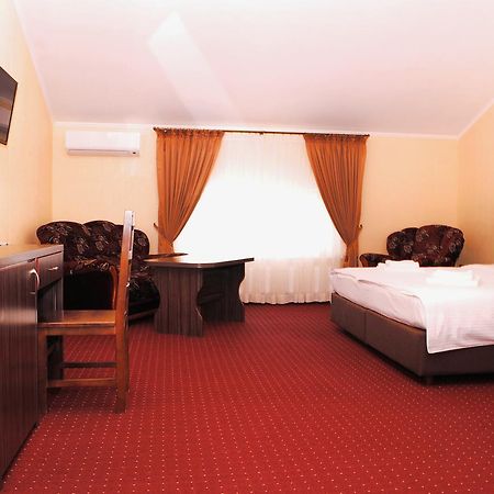 Hotel Restaurant Complex Roman'S Vishenki  Екстериор снимка
