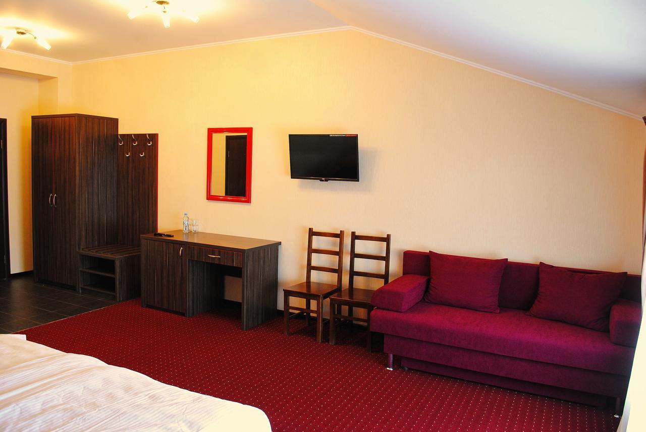 Hotel Restaurant Complex Roman'S Vishenki  Екстериор снимка