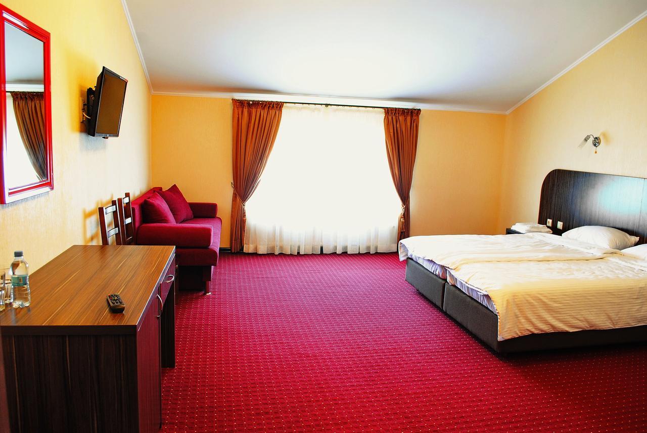 Hotel Restaurant Complex Roman'S Vishenki  Екстериор снимка