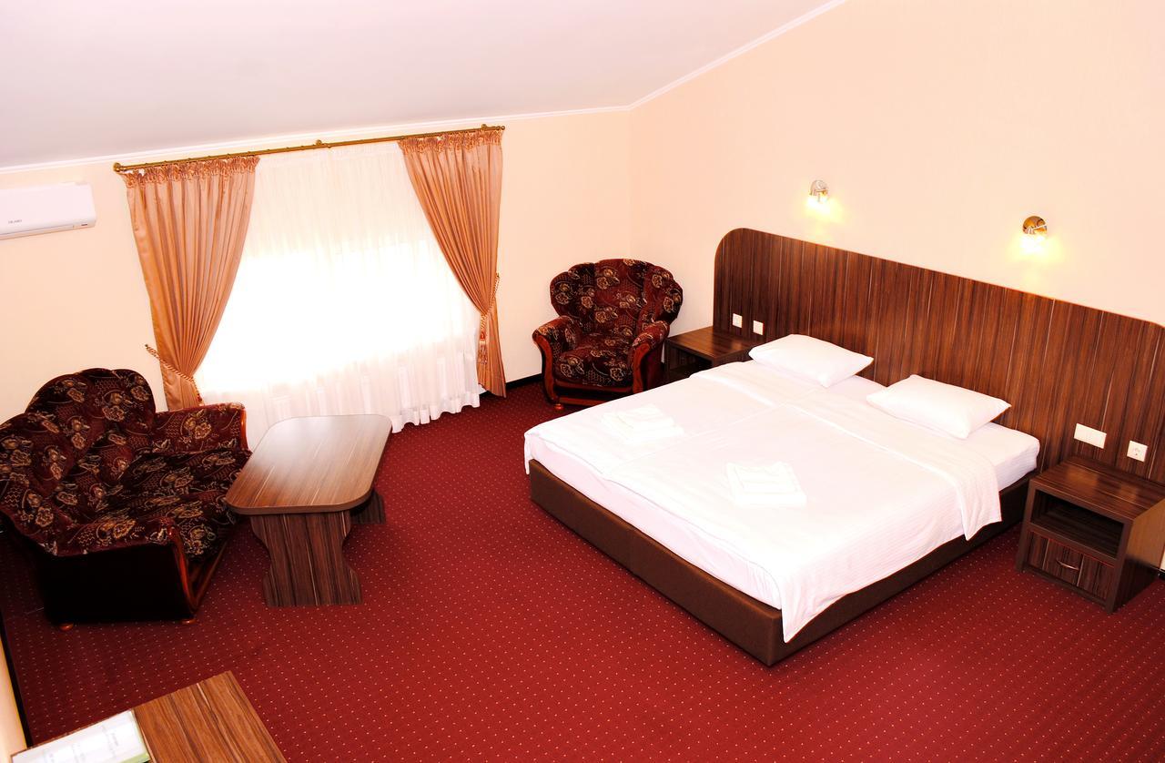 Hotel Restaurant Complex Roman'S Vishenki  Екстериор снимка