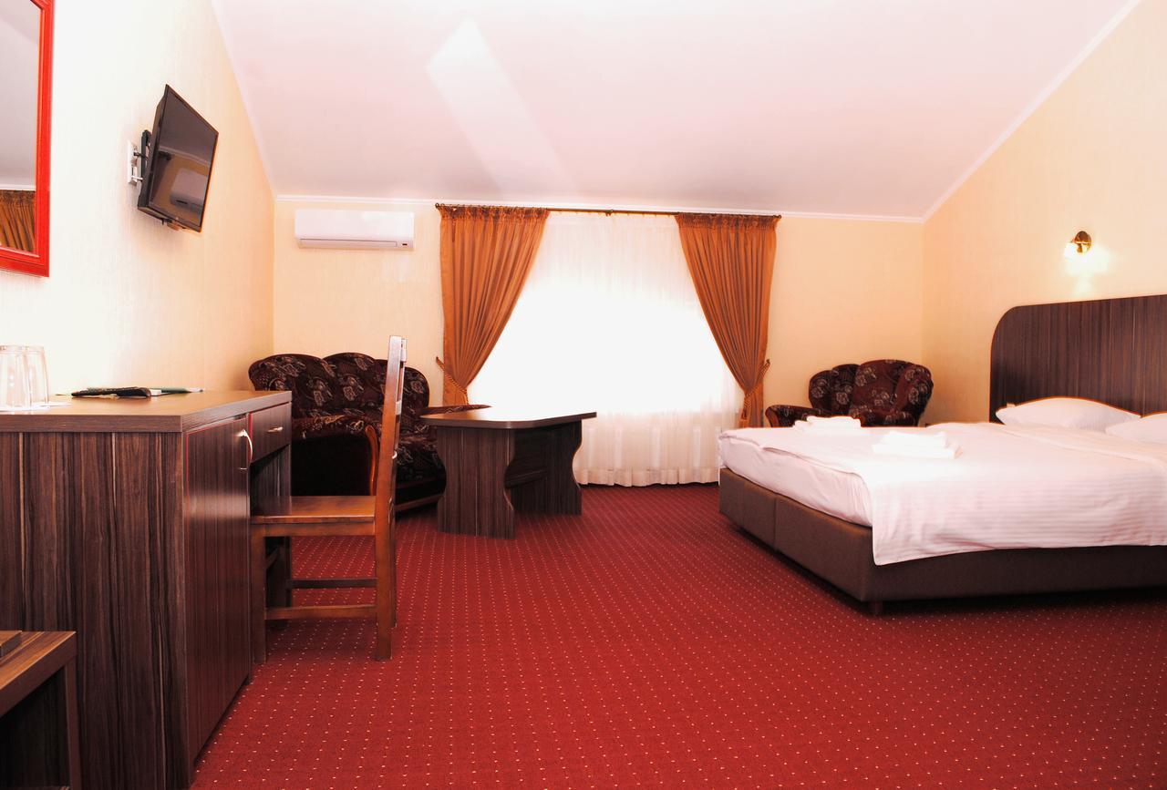 Hotel Restaurant Complex Roman'S Vishenki  Екстериор снимка